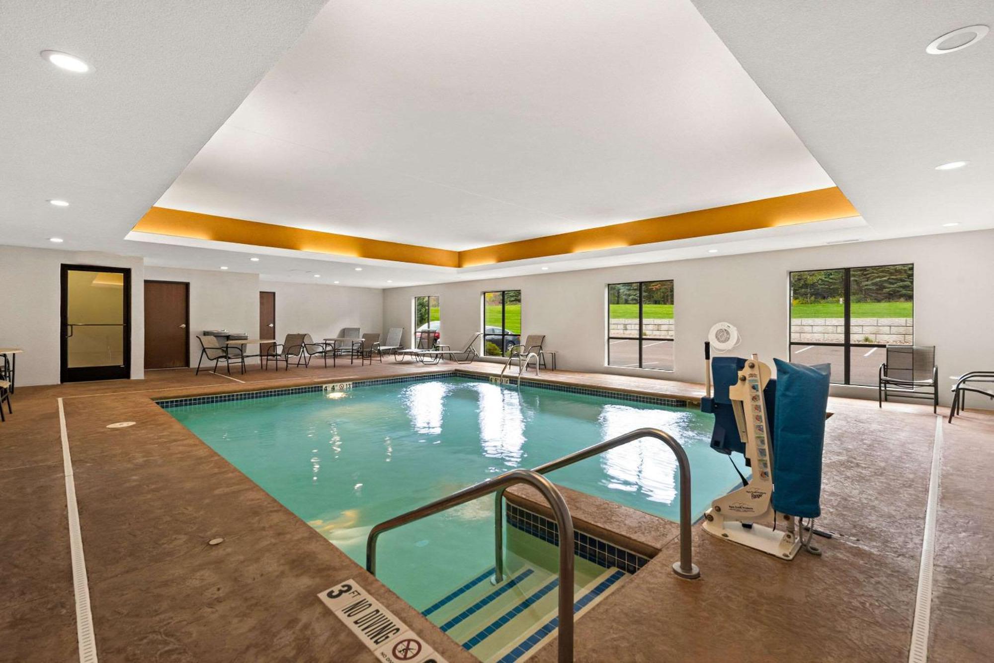 Comfort Suites Hudson I-94 Exterior foto